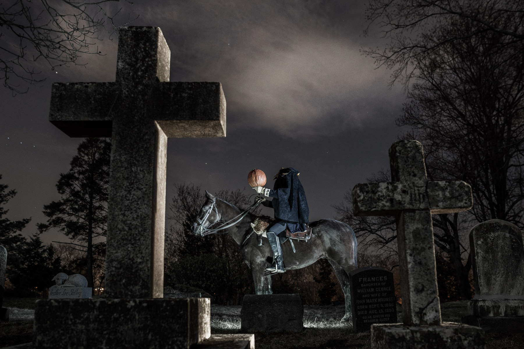 История произошедшая ночью. Мрачное кладбище. Ночное кладбище. Кладбище ночью.